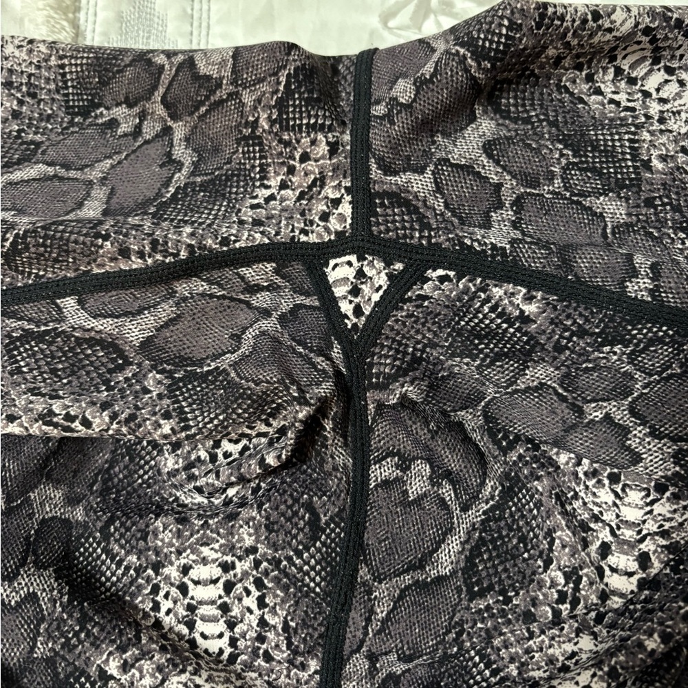 Varley Purple and Black Reptile Print‎ Leggings - Picture 11 of 12